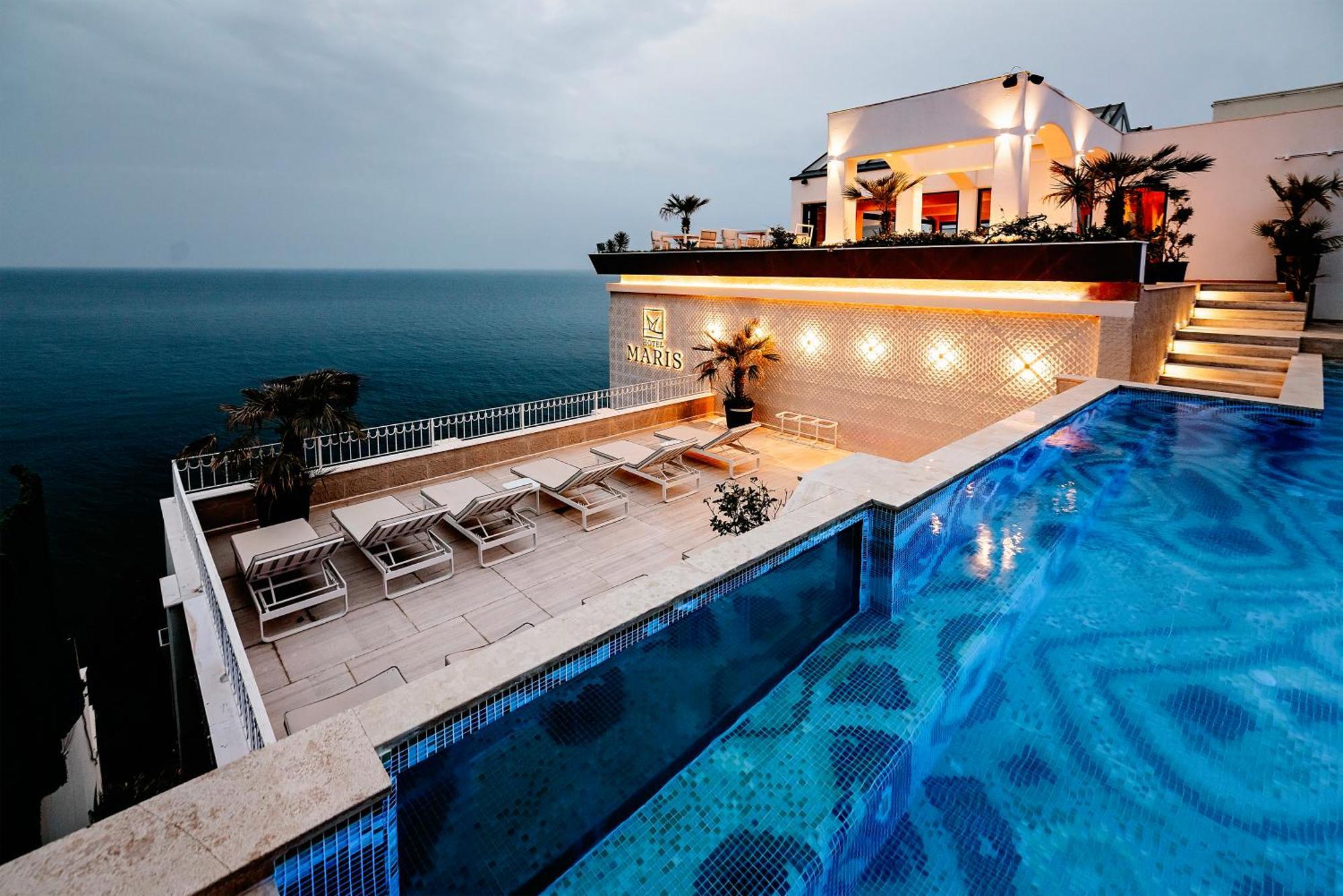 Hotel Maris Улцинь Екстер'єр фото