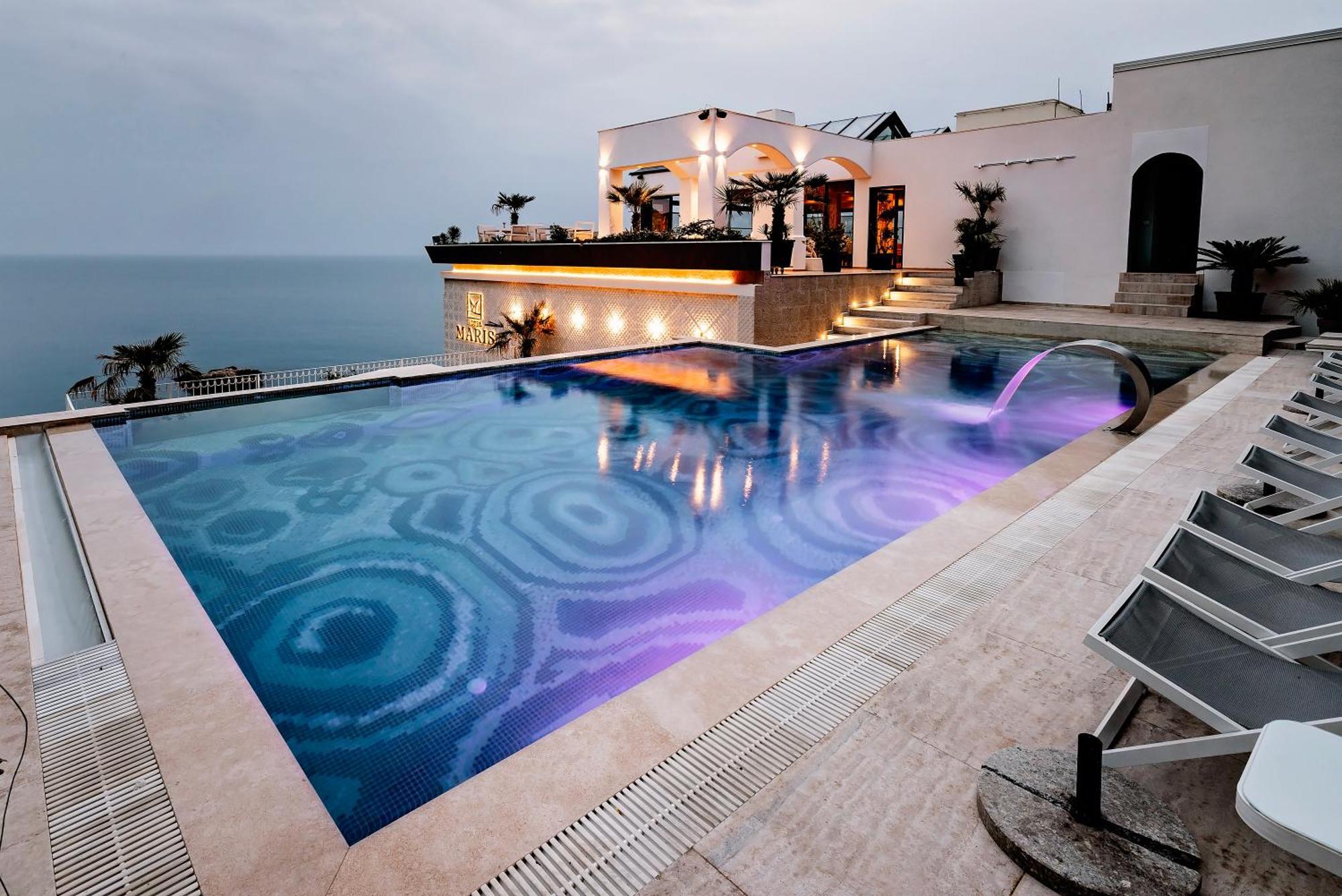 Hotel Maris Улцинь Екстер'єр фото